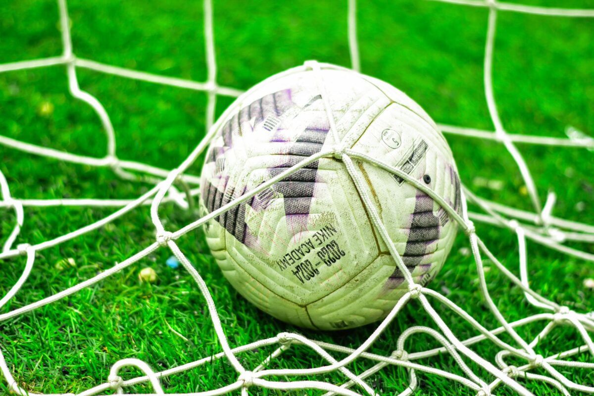 scène football malaisie fin match renverse